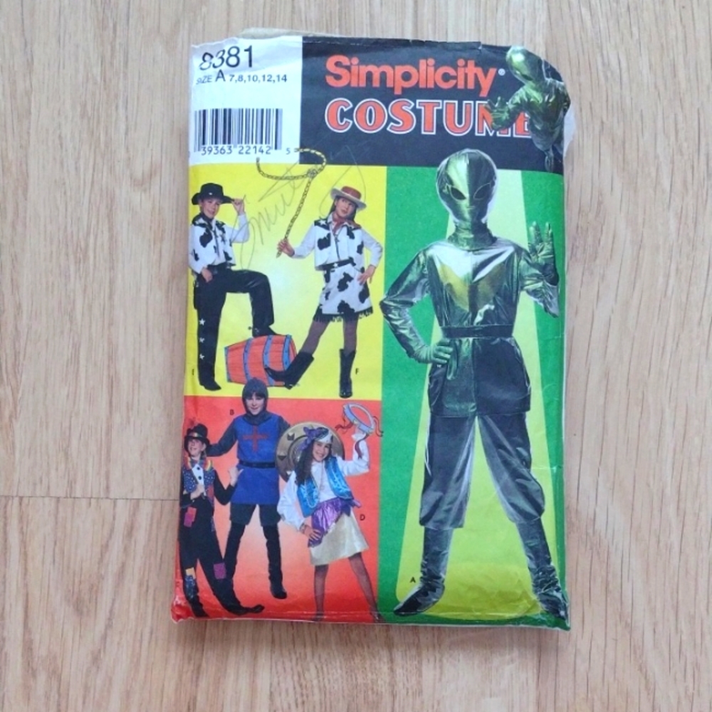 Halloween Simplicity Costumes Pattern Size A 7 - 14 8381
